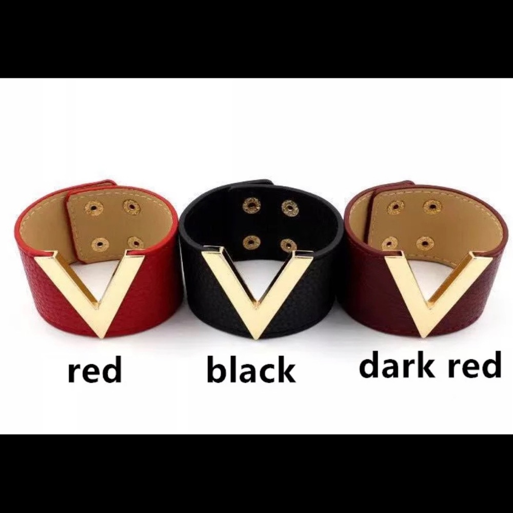 Leather wrist bracelet